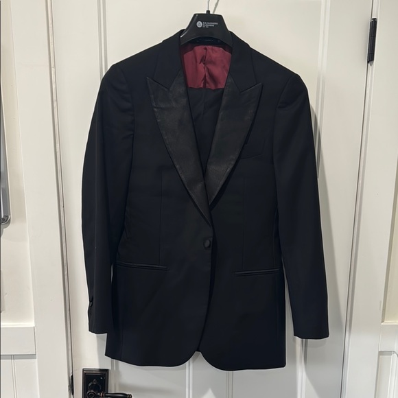 Suitsupply Lazio Cut Tuxedo 40L Slim Fit